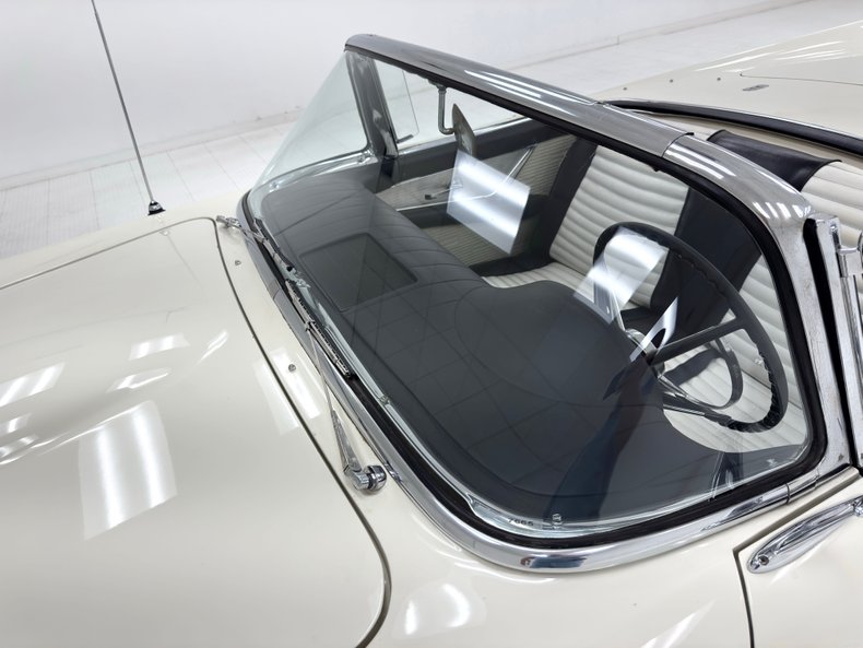 Ford-Thunderbird-1957-Colonial-White-Raven-Black-27