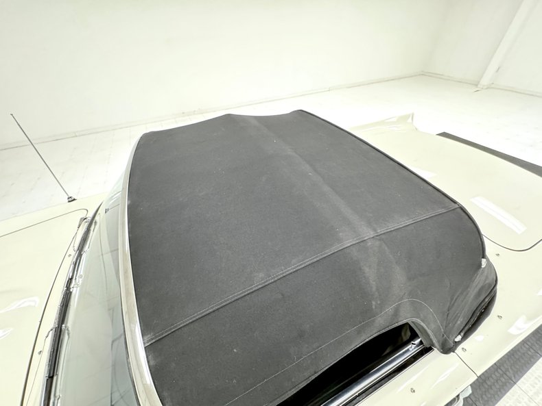 Ford-Thunderbird-1957-Colonial-White-Raven-Black-28