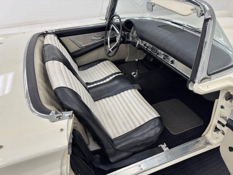 Ford-Thunderbird-1957-Colonial-White-Raven-Black-3