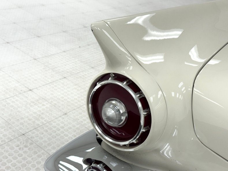 Ford-Thunderbird-1957-Colonial-White-Raven-Black-32