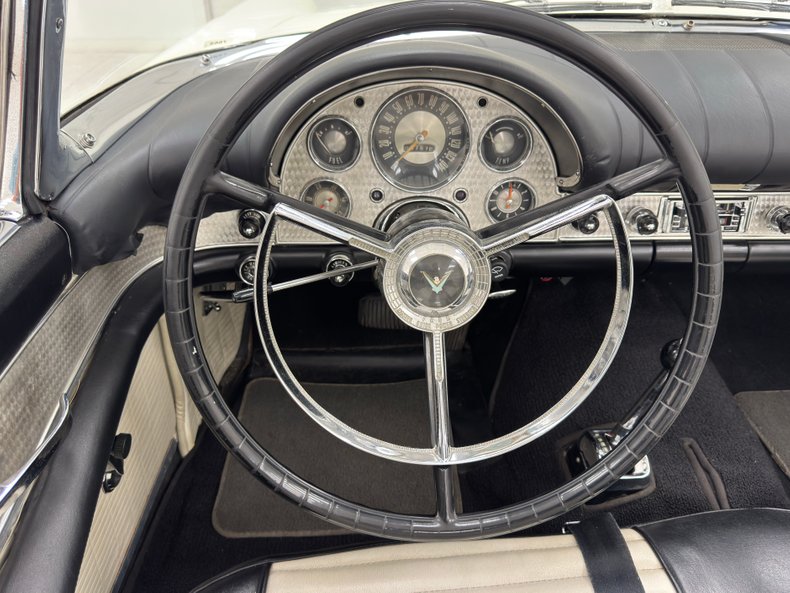 Ford-Thunderbird-1957-Colonial-White-Raven-Black-4