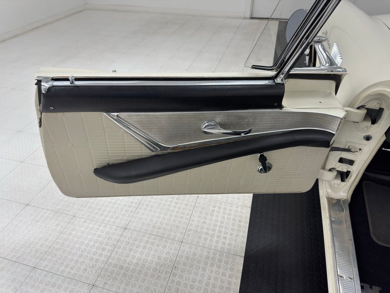 Ford-Thunderbird-1957-Colonial-White-Raven-Black-46