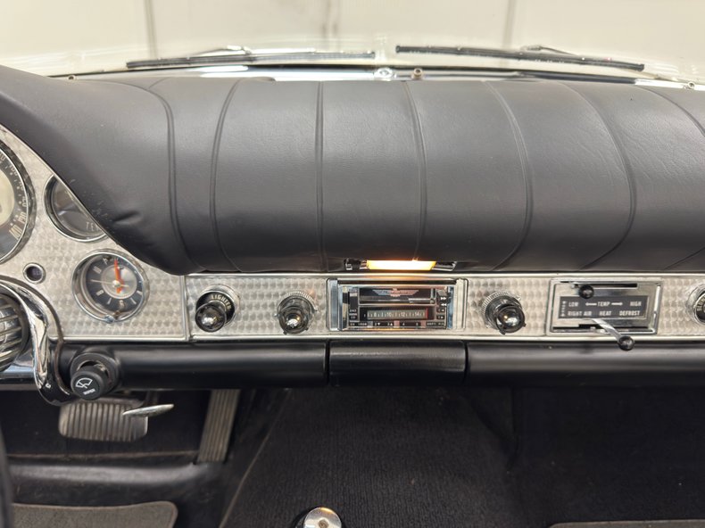 Ford-Thunderbird-1957-Colonial-White-Raven-Black-7