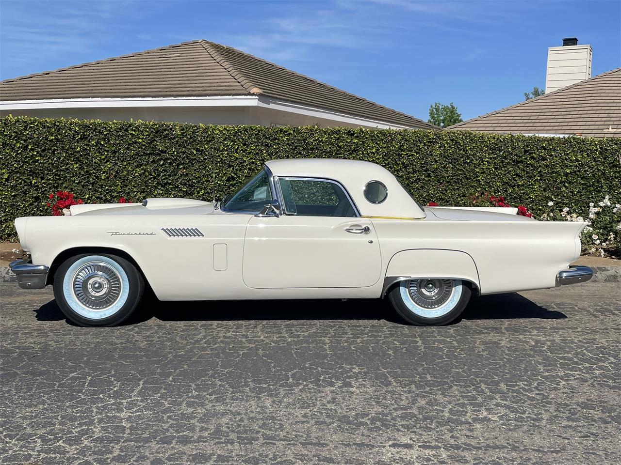 Ford-Thunderbird-1957-Colonial-White-White-amp-Black-2