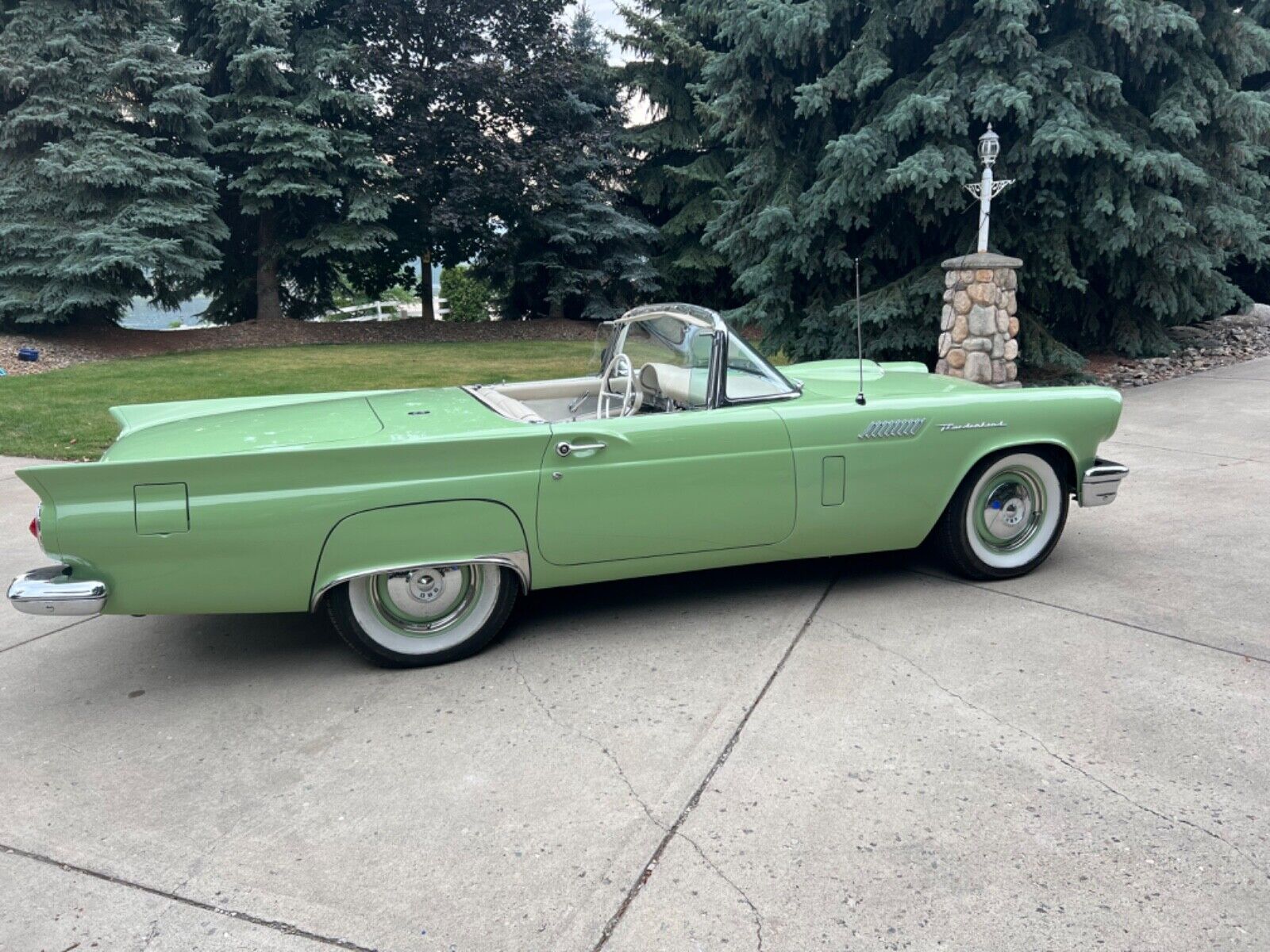 Ford-Thunderbird-1957-Convertible-2