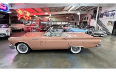 Ford-Thunderbird-1957-Coral-Sand-White-1