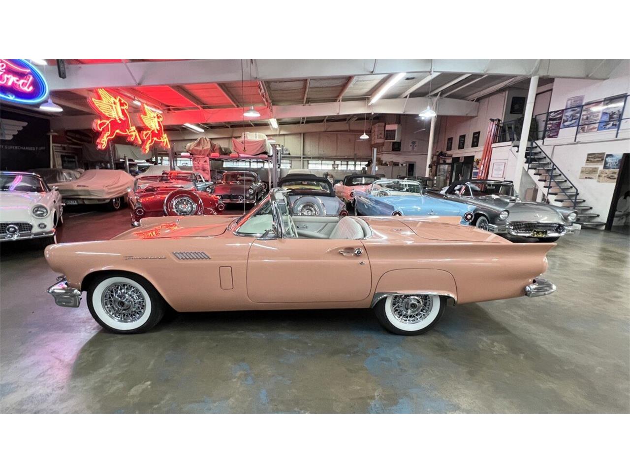 Ford-Thunderbird-1957-Coral-Sand-White-1