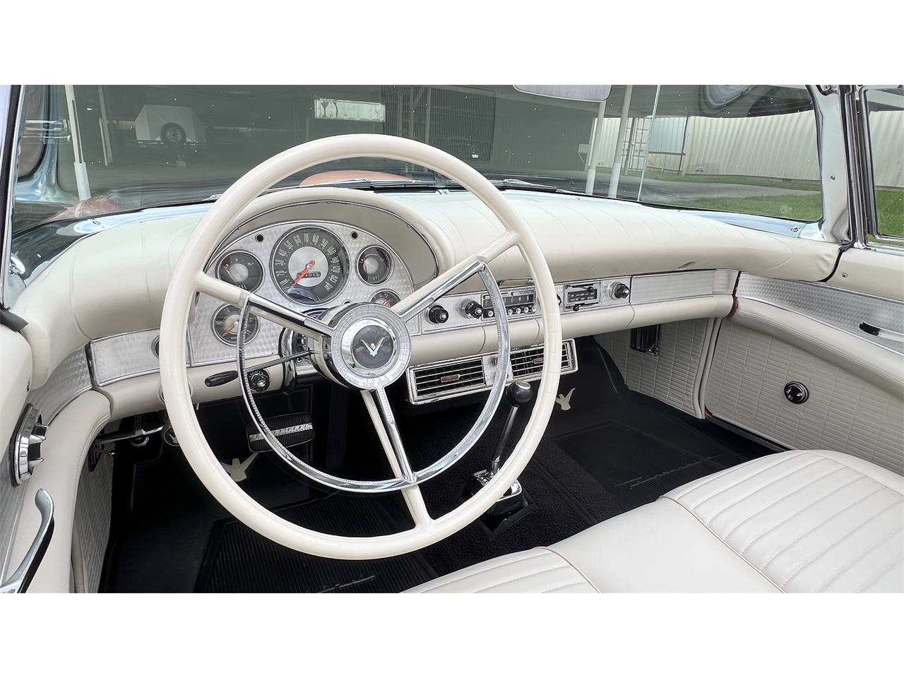 Ford-Thunderbird-1957-Coral-Sand-White-12