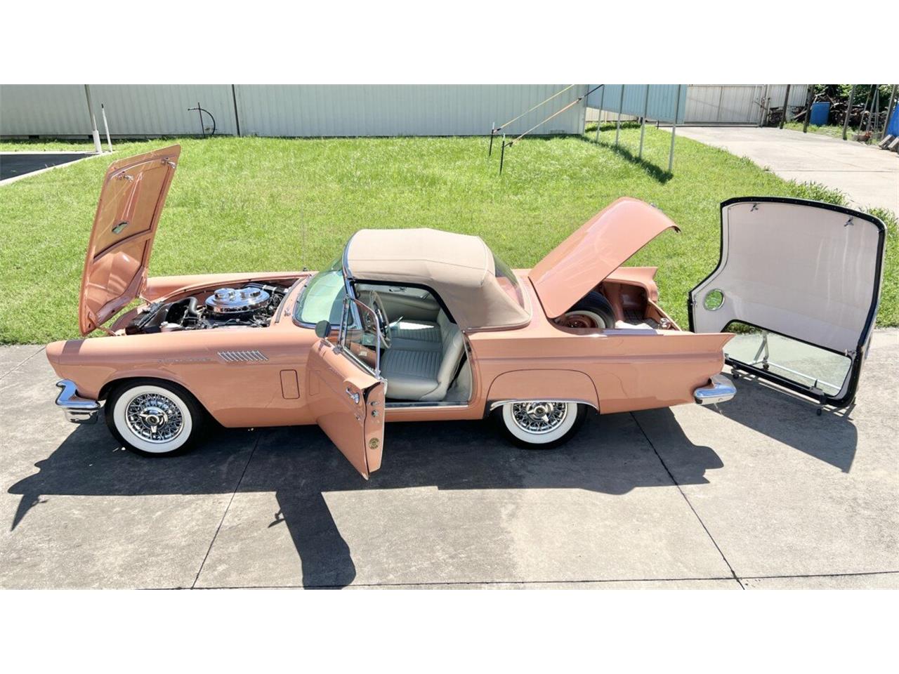 Ford-Thunderbird-1957-Coral-Sand-White-15