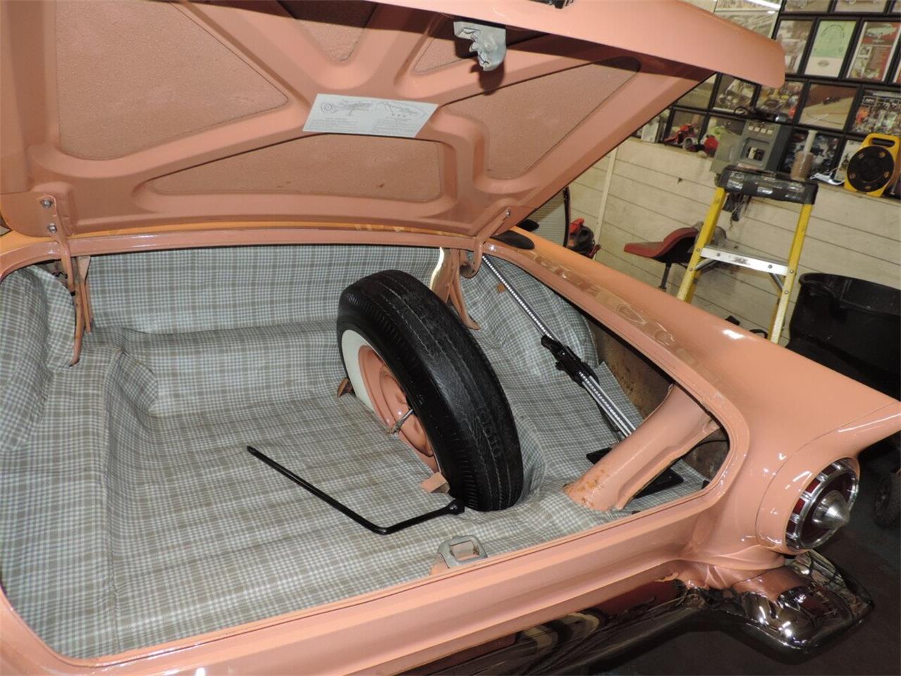 Ford-Thunderbird-1957-Coral-Sand-White-18