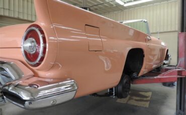 Ford-Thunderbird-1957-Coral-Sand-White-21