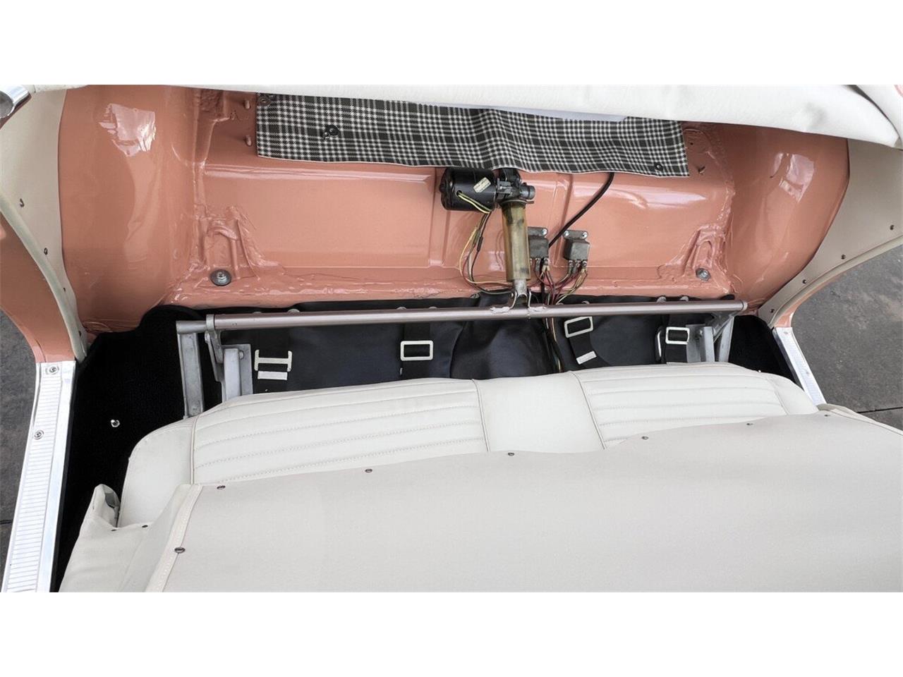 Ford-Thunderbird-1957-Coral-Sand-White-23