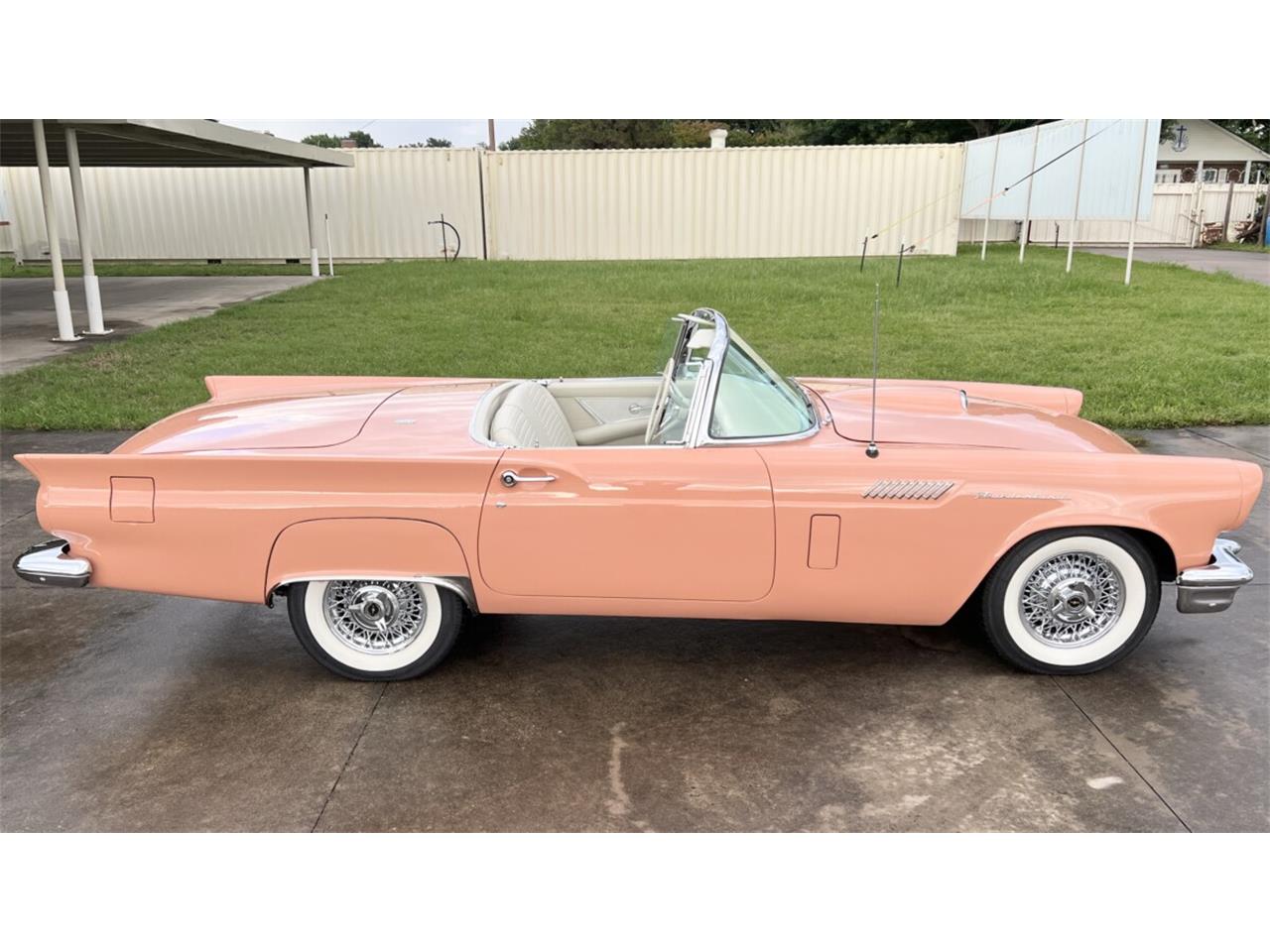 Ford-Thunderbird-1957-Coral-Sand-White-5