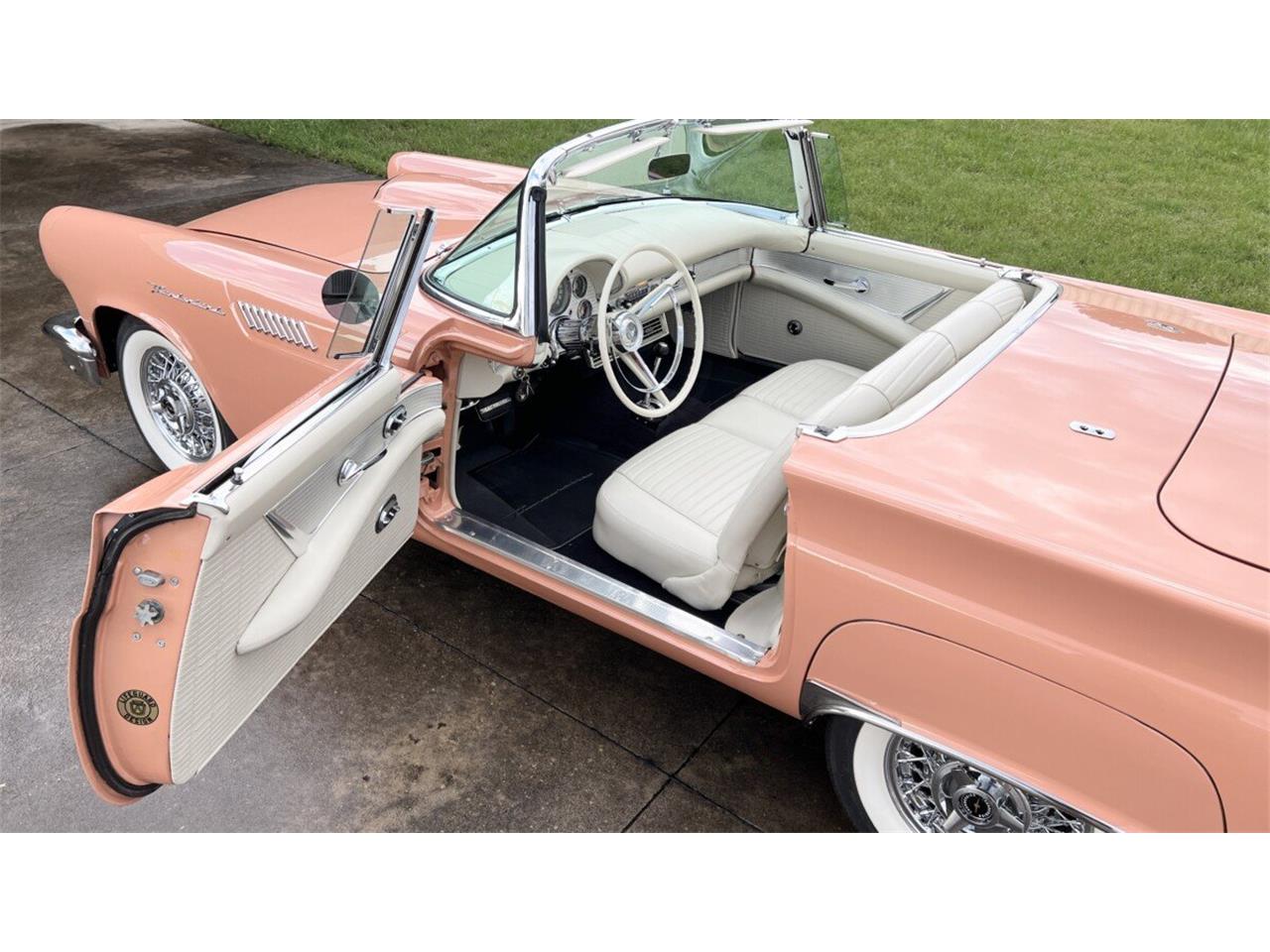 Ford-Thunderbird-1957-Coral-Sand-White-7