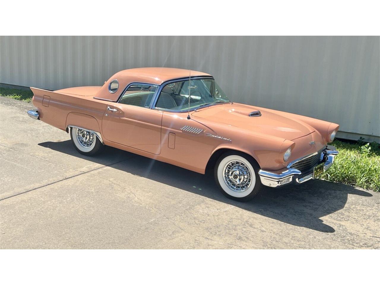 Ford-Thunderbird-1957-Coral-Sand-White-9