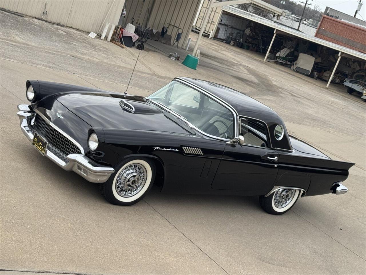 Ford-Thunderbird-1957-Raven-Black-BlackWhite-4