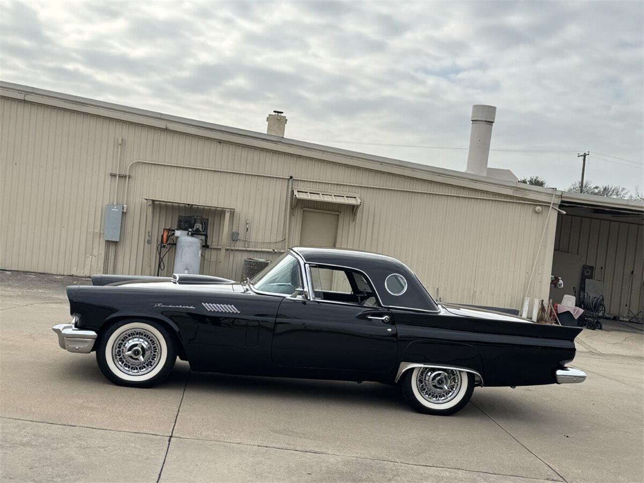 Ford-Thunderbird-1957-Raven-Black-BlackWhite-9