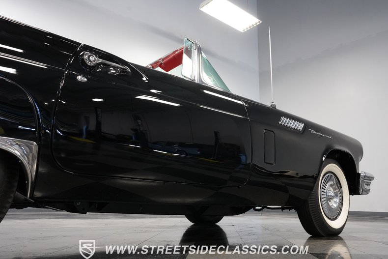 Ford-Thunderbird-1957-Raven-Black-Flame-Red-32