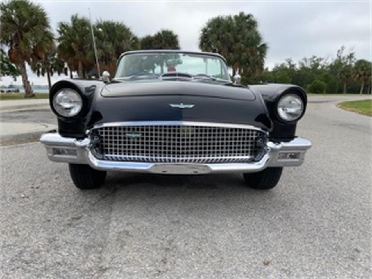 Ford-Thunderbird-1957-Raven-Black-Red-1