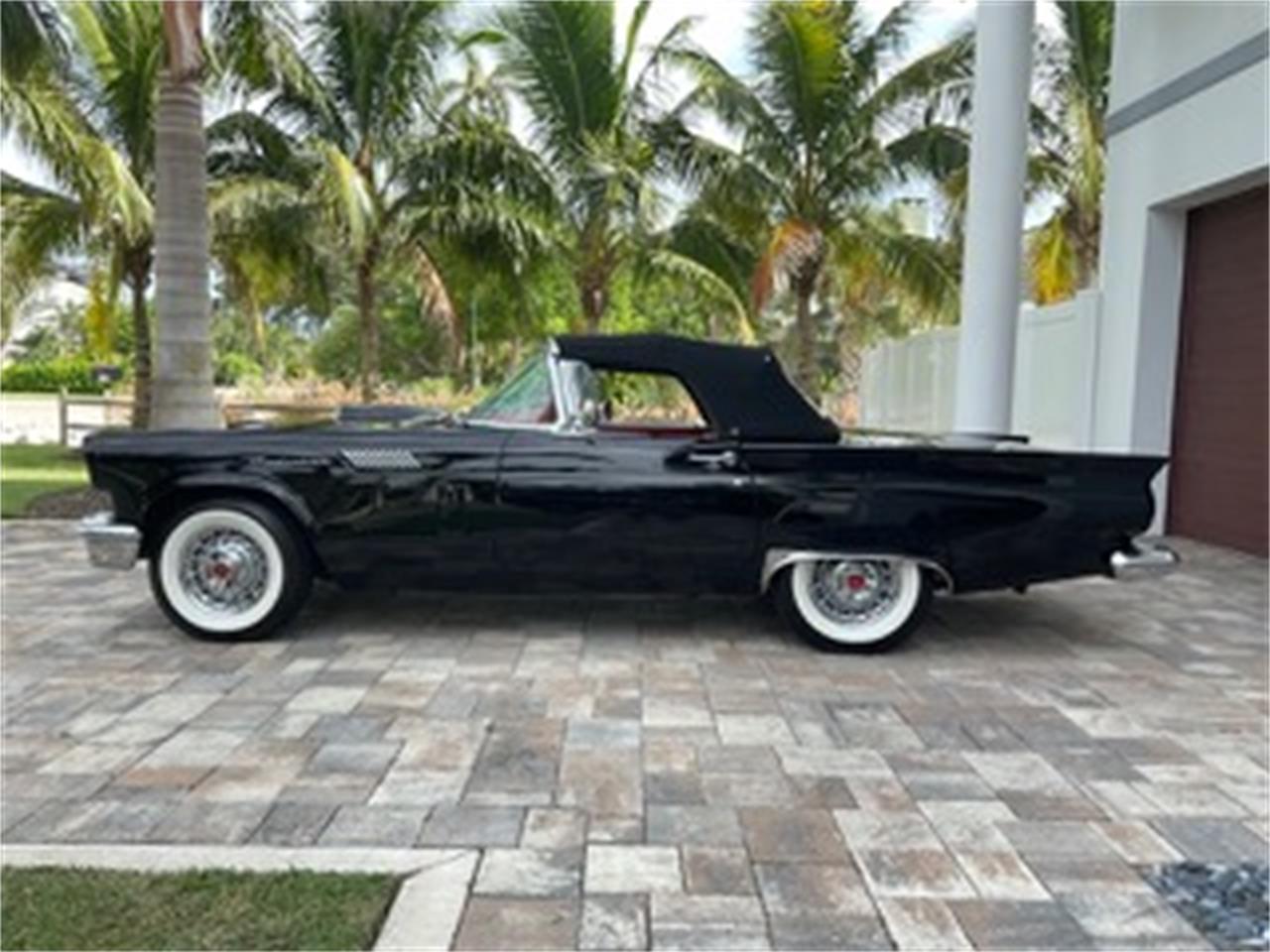 Ford-Thunderbird-1957-Raven-Black-Red-11