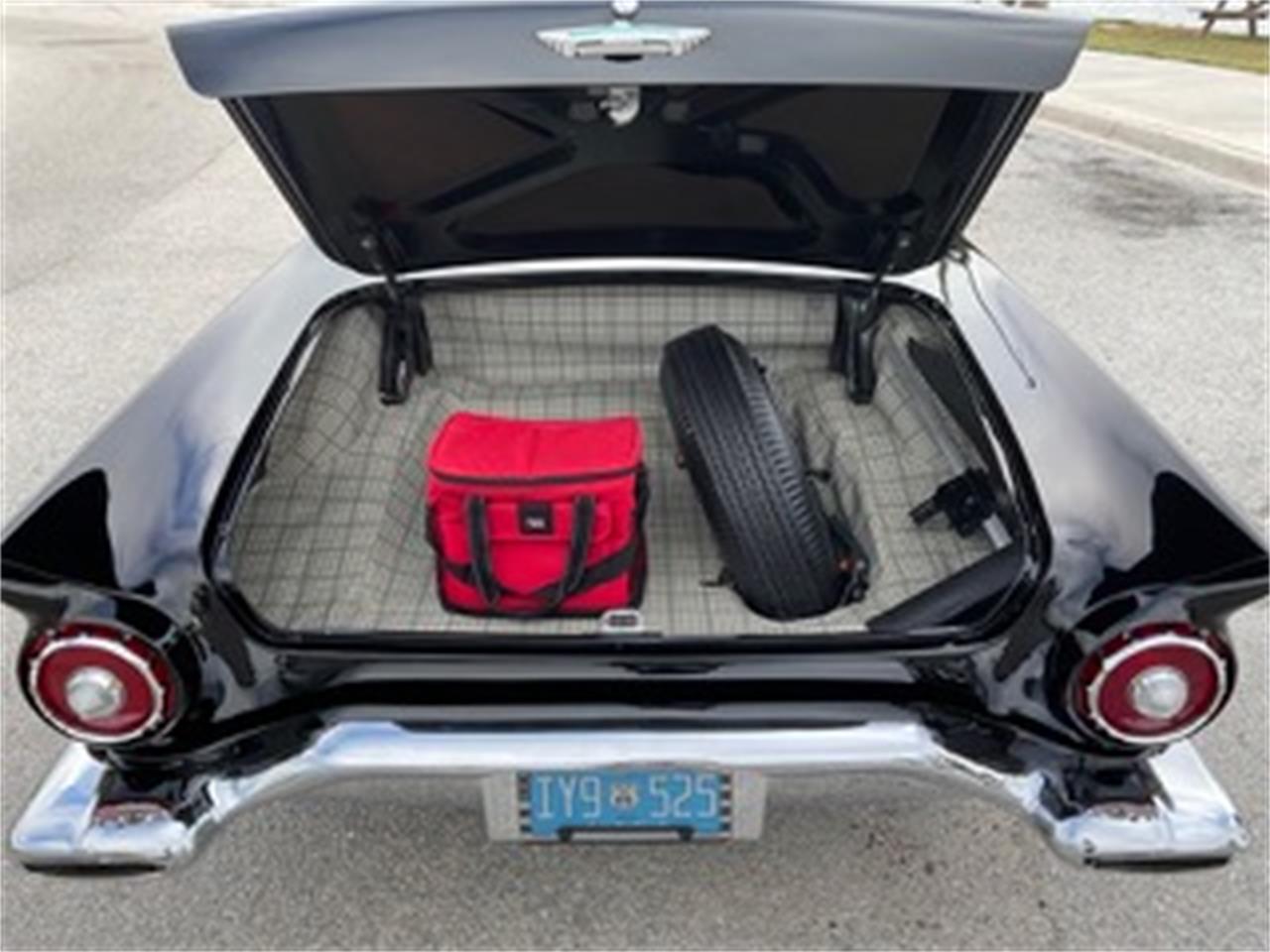 Ford-Thunderbird-1957-Raven-Black-Red-2