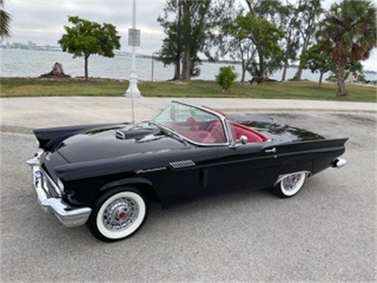 Ford-Thunderbird-1957-Raven-Black-Red-20