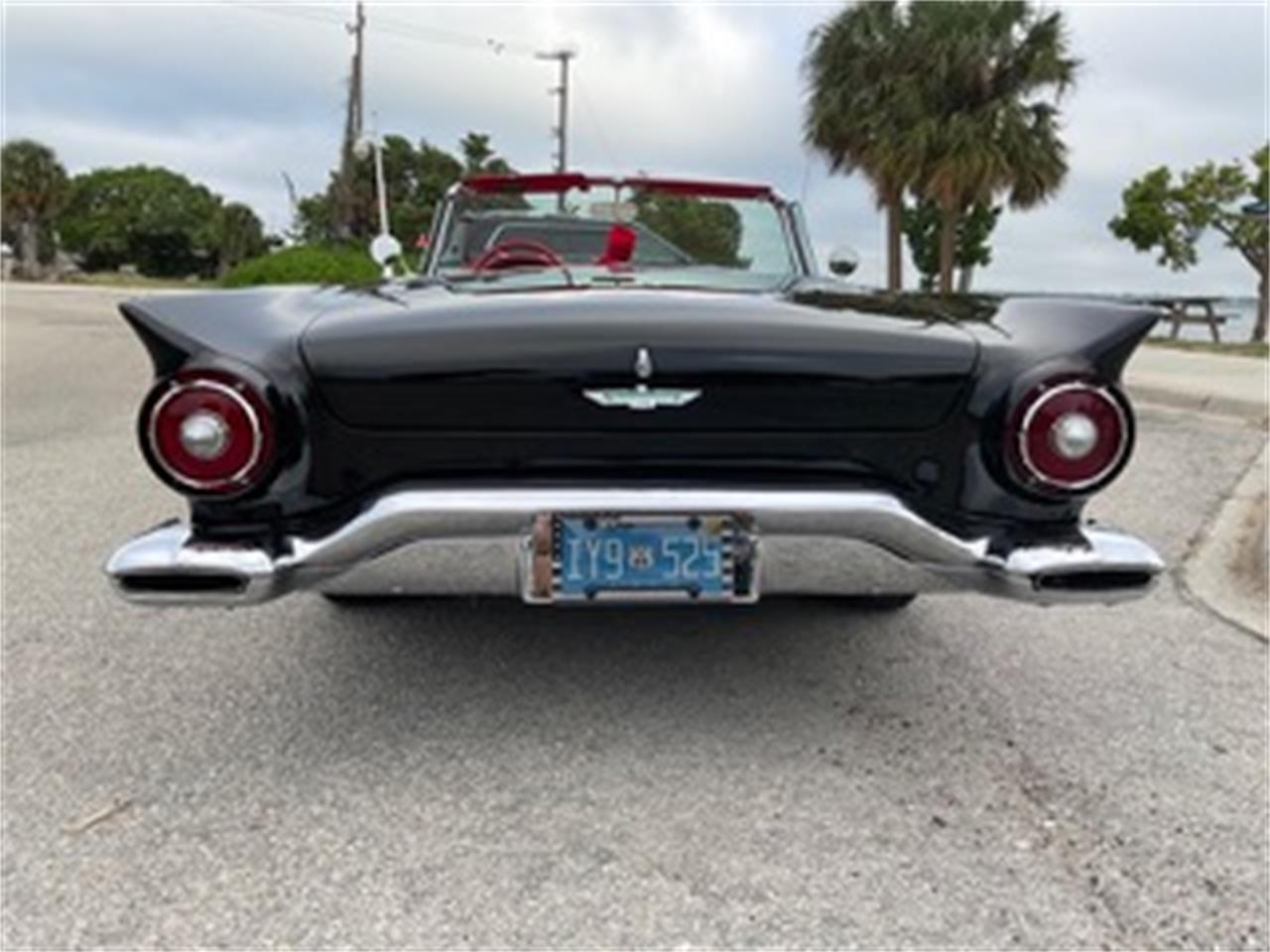 Ford-Thunderbird-1957-Raven-Black-Red-6