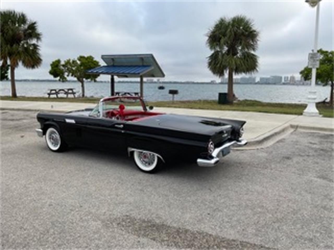 Ford-Thunderbird-1957-Raven-Black-Red-8