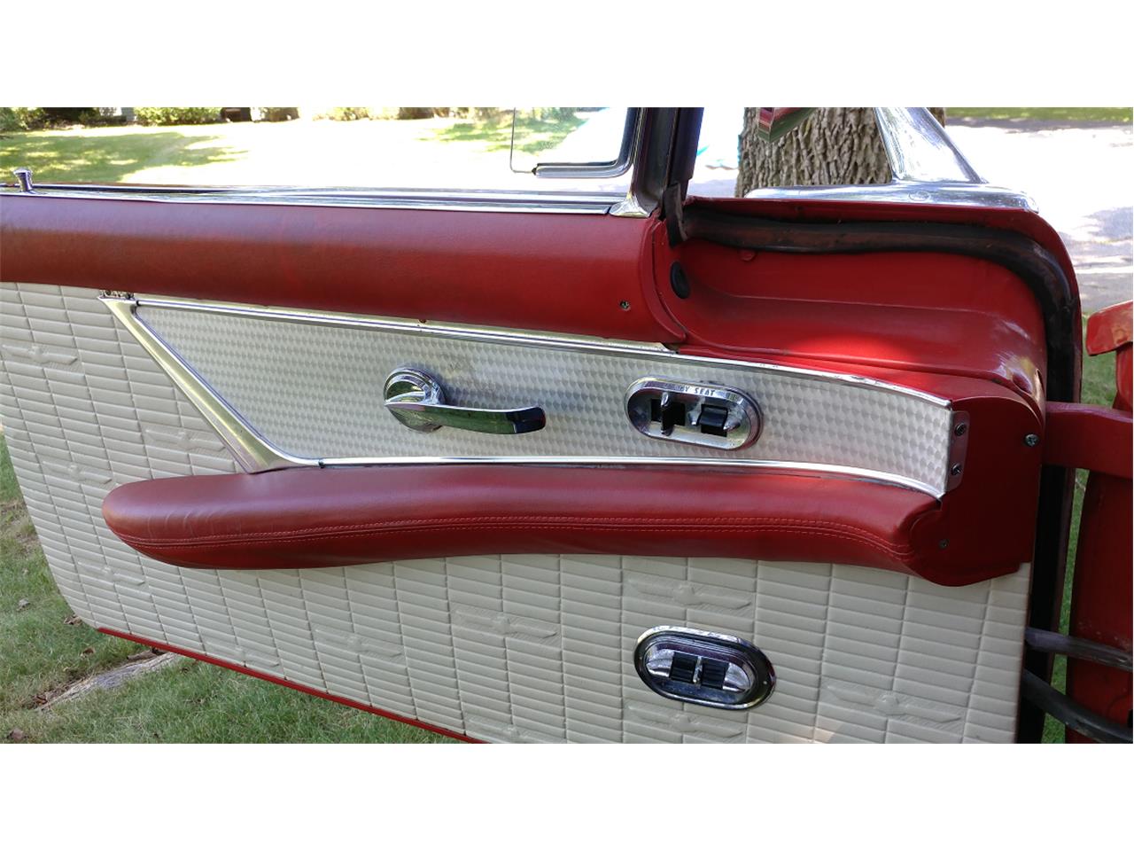 Ford-Thunderbird-1957-Red-Red-amp-White-15