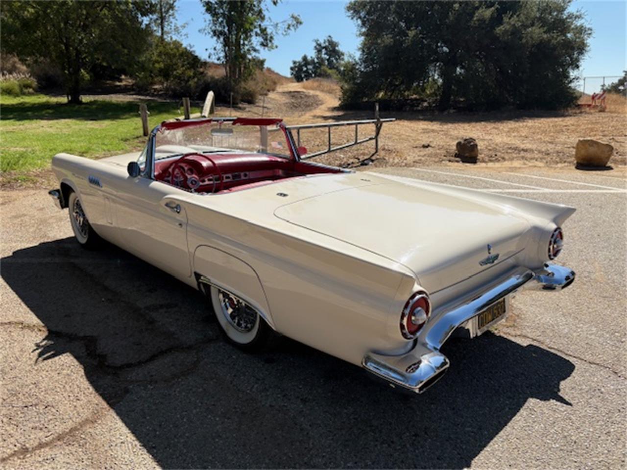 Ford-Thunderbird-1957-WHITE-RED-3