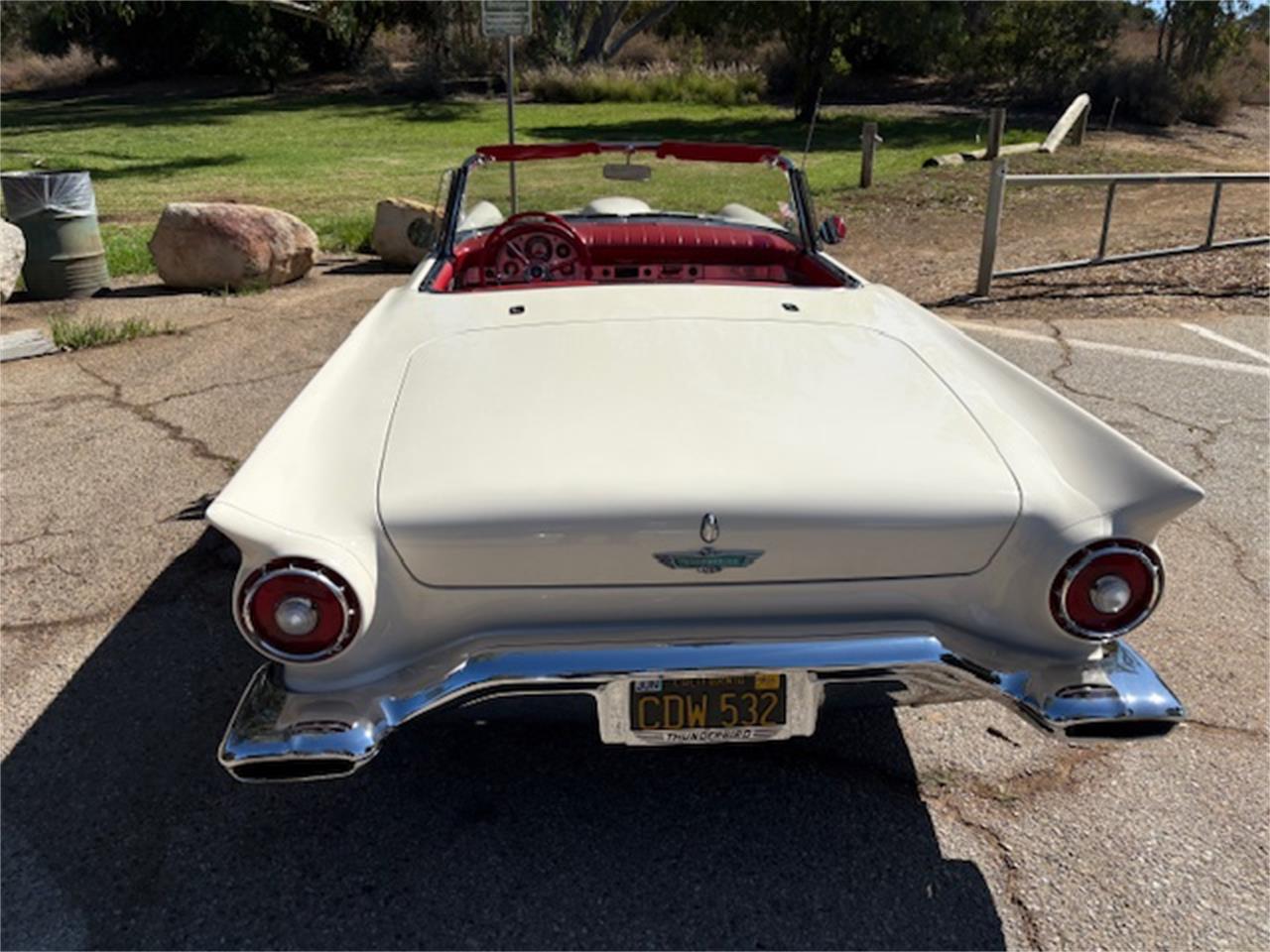Ford-Thunderbird-1957-WHITE-RED-4