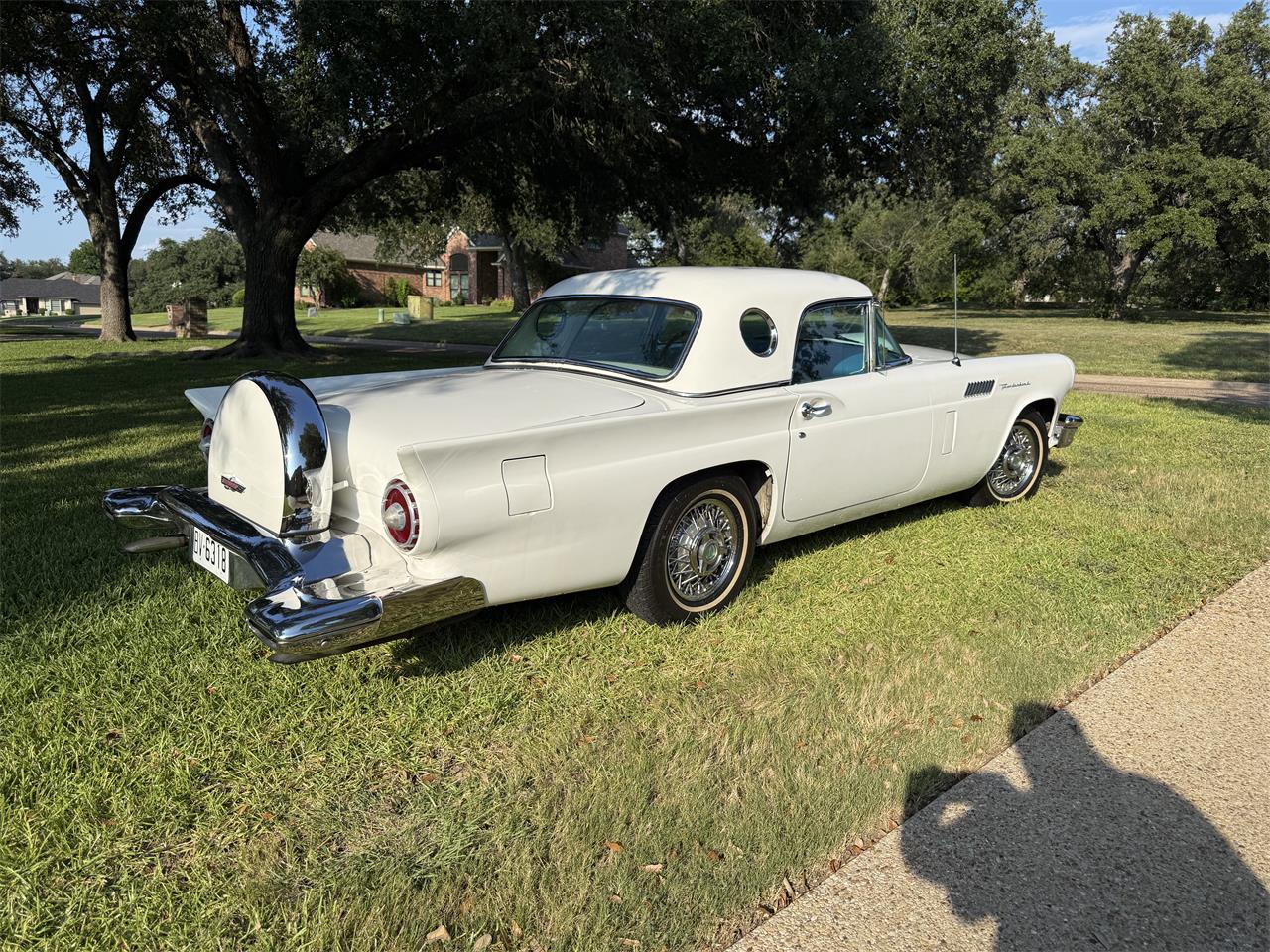 Ford-Thunderbird-1957-White-Peacock-Blue-10