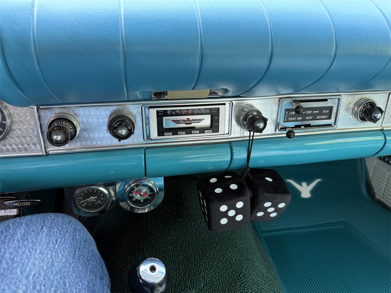 Ford-Thunderbird-1957-White-Peacock-Blue-13