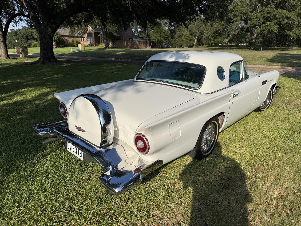 Ford-Thunderbird-1957-White-Peacock-Blue-2