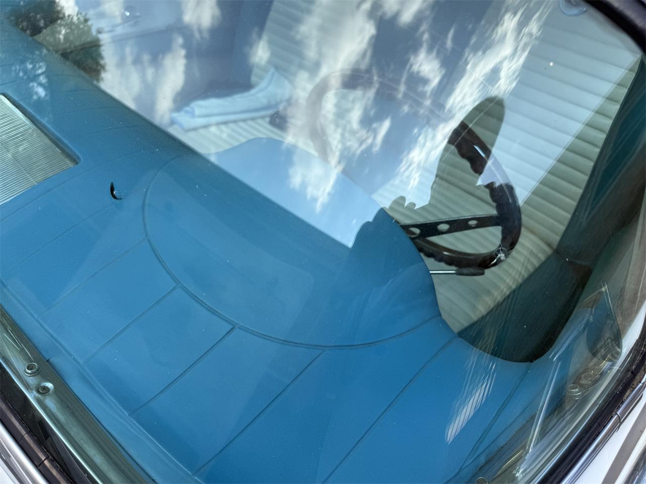 Ford-Thunderbird-1957-White-Peacock-Blue-21