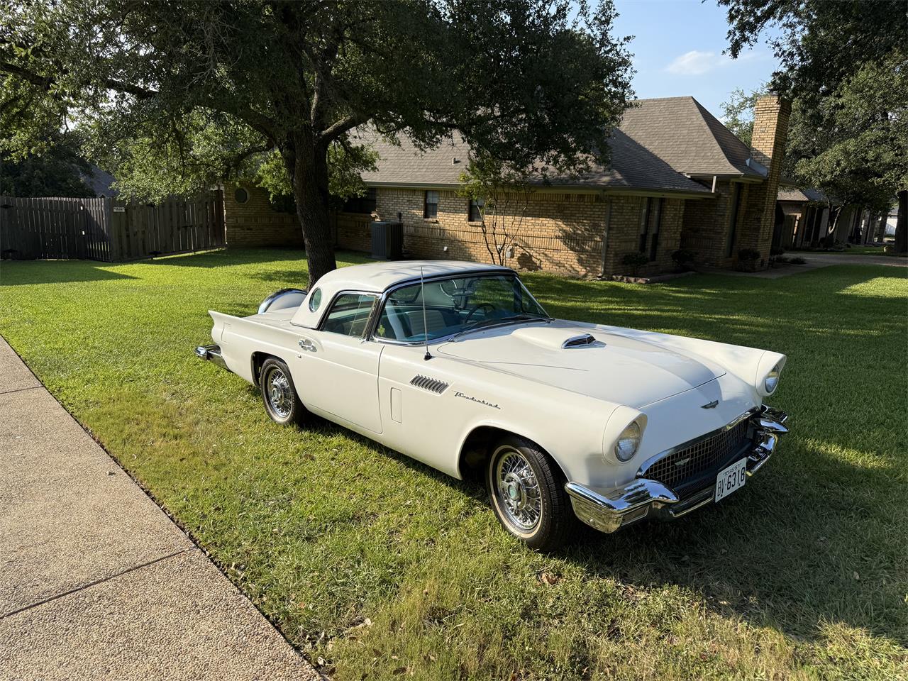 Ford-Thunderbird-1957-White-Peacock-Blue-28