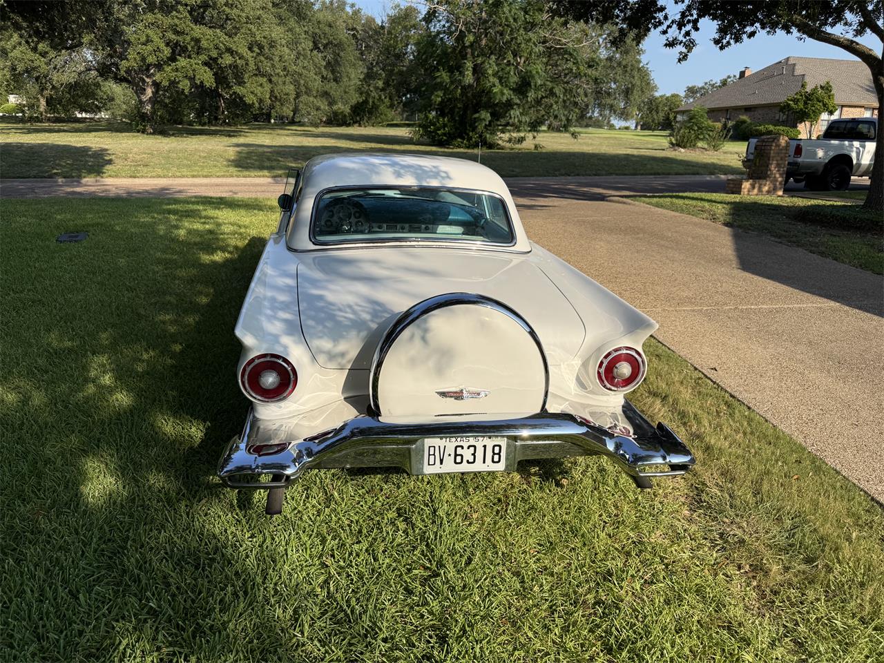 Ford-Thunderbird-1957-White-Peacock-Blue-30