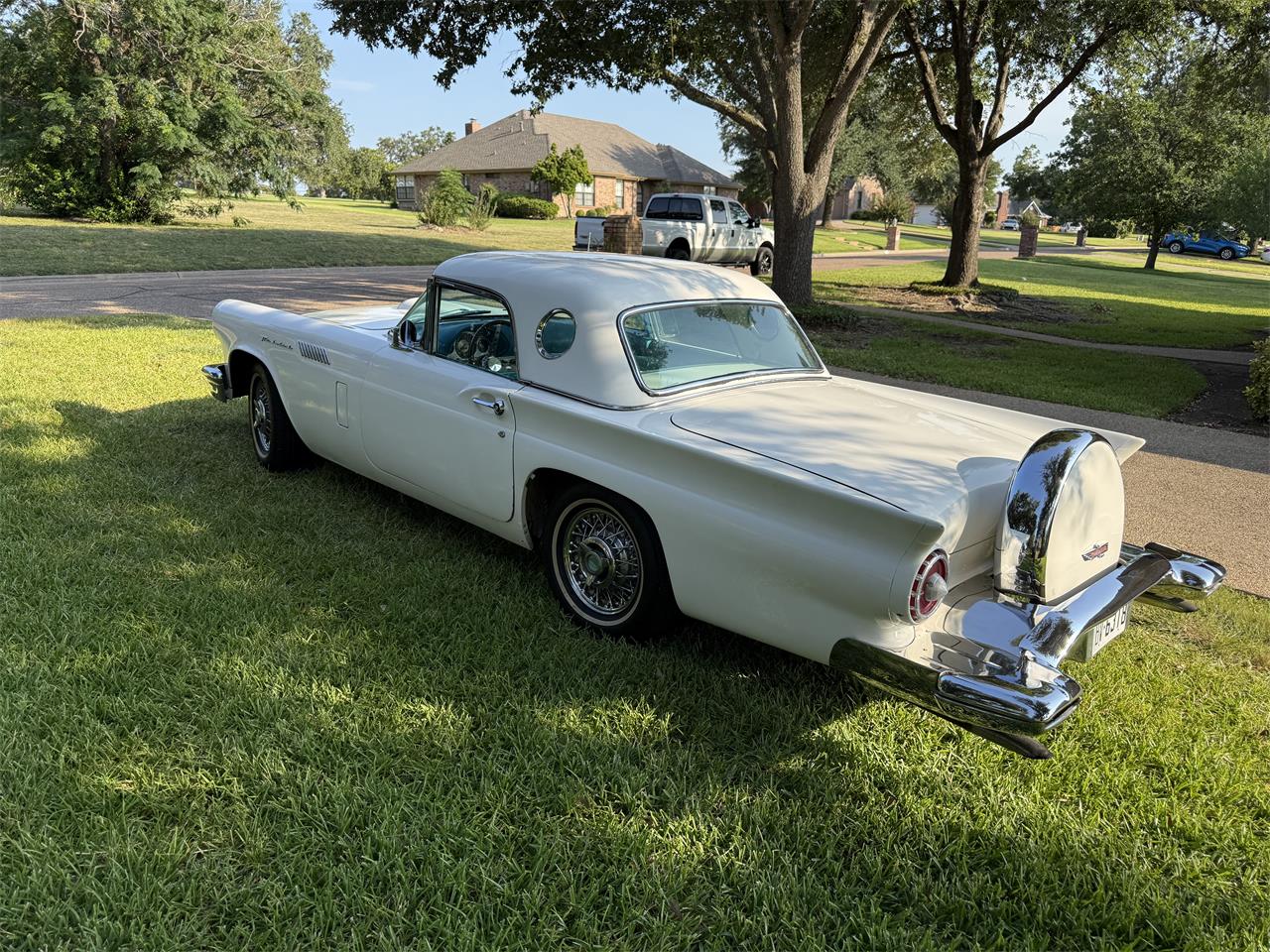 Ford-Thunderbird-1957-White-Peacock-Blue-31