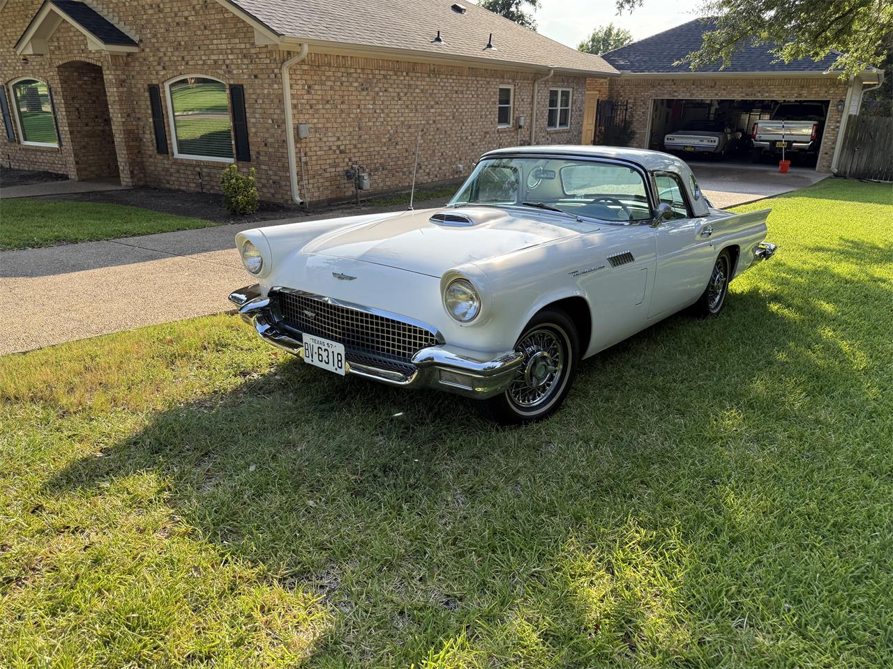 Ford-Thunderbird-1957-White-Peacock-Blue-33