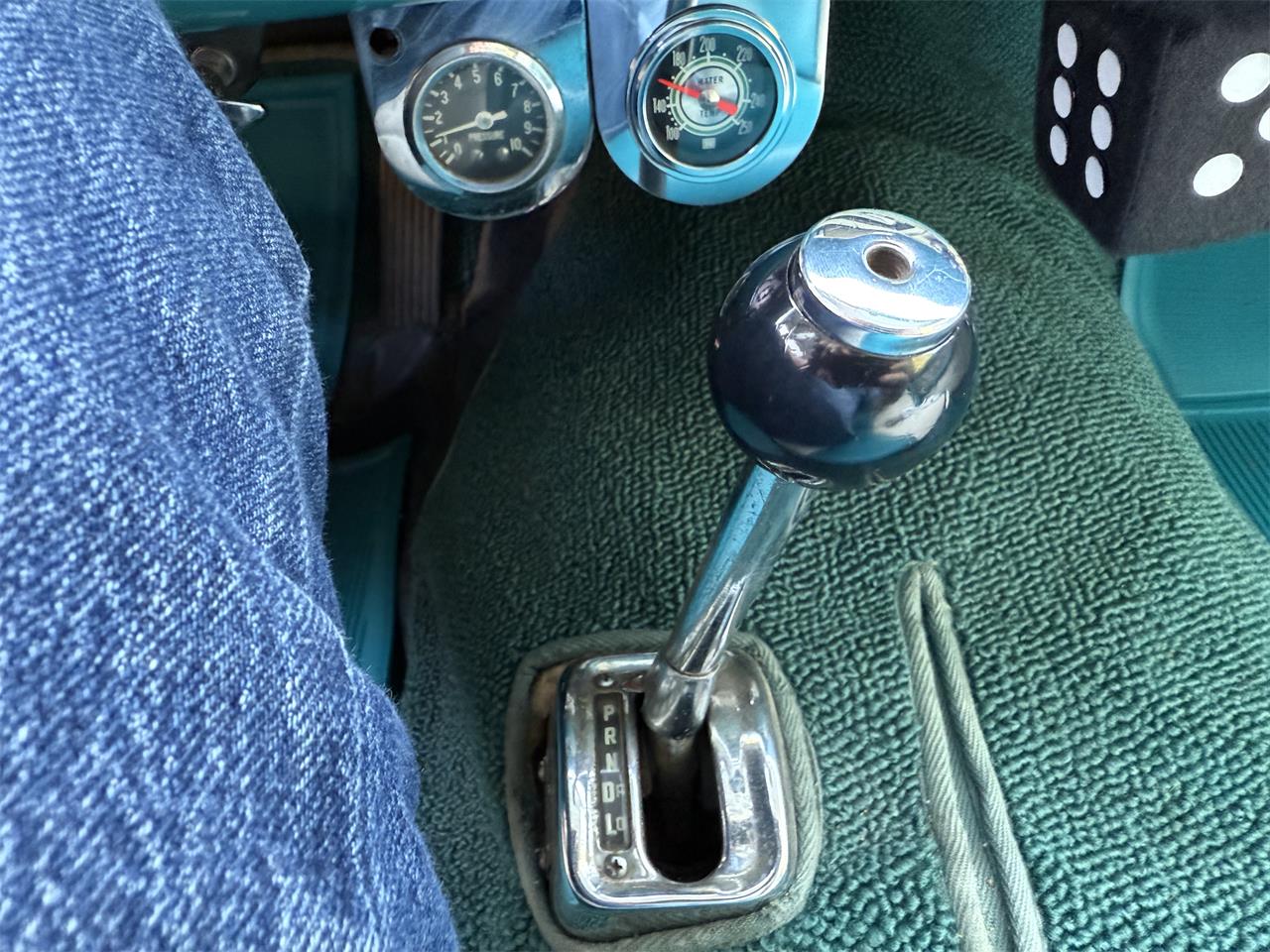Ford-Thunderbird-1957-White-Peacock-Blue-4