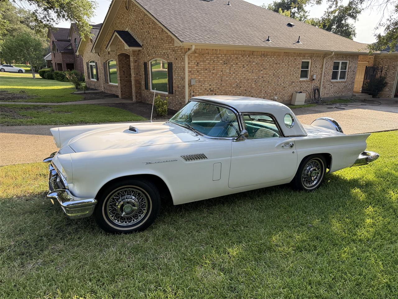 Ford-Thunderbird-1957-White-Peacock-Blue-7