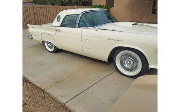 Ford-Thunderbird-1957-colonial-white-blackwhite-1