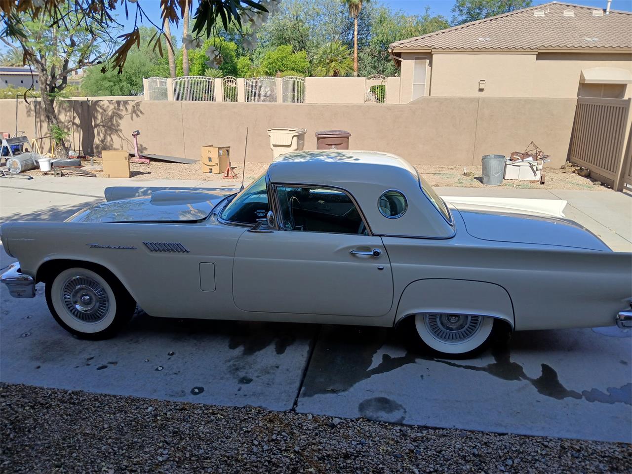 Ford-Thunderbird-1957-colonial-white-blackwhite-10