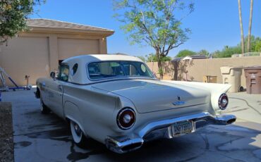 Ford-Thunderbird-1957-colonial-white-blackwhite