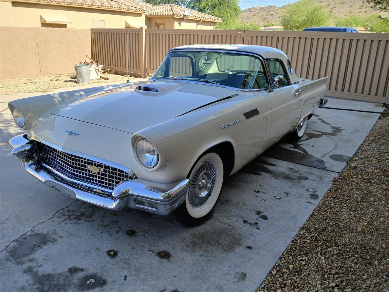 Ford-Thunderbird-1957-colonial-white-blackwhite-6