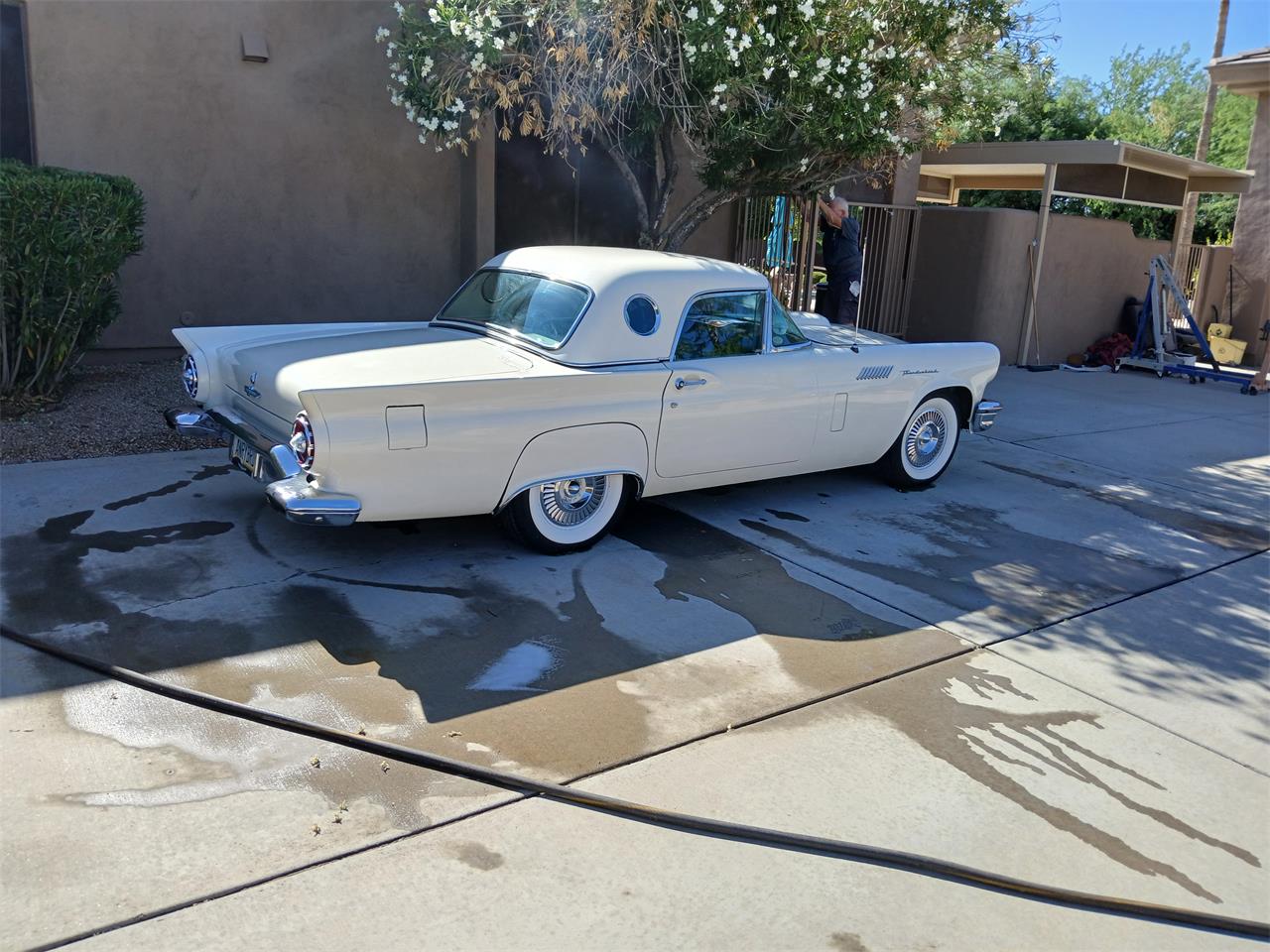 Ford-Thunderbird-1957-colonial-white-blackwhite-9
