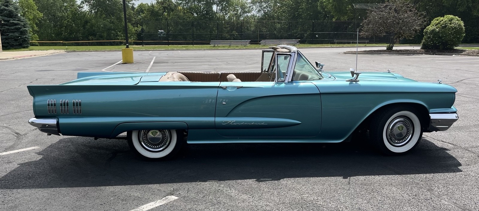 Ford-Thunderbird-1960-Convertible-3