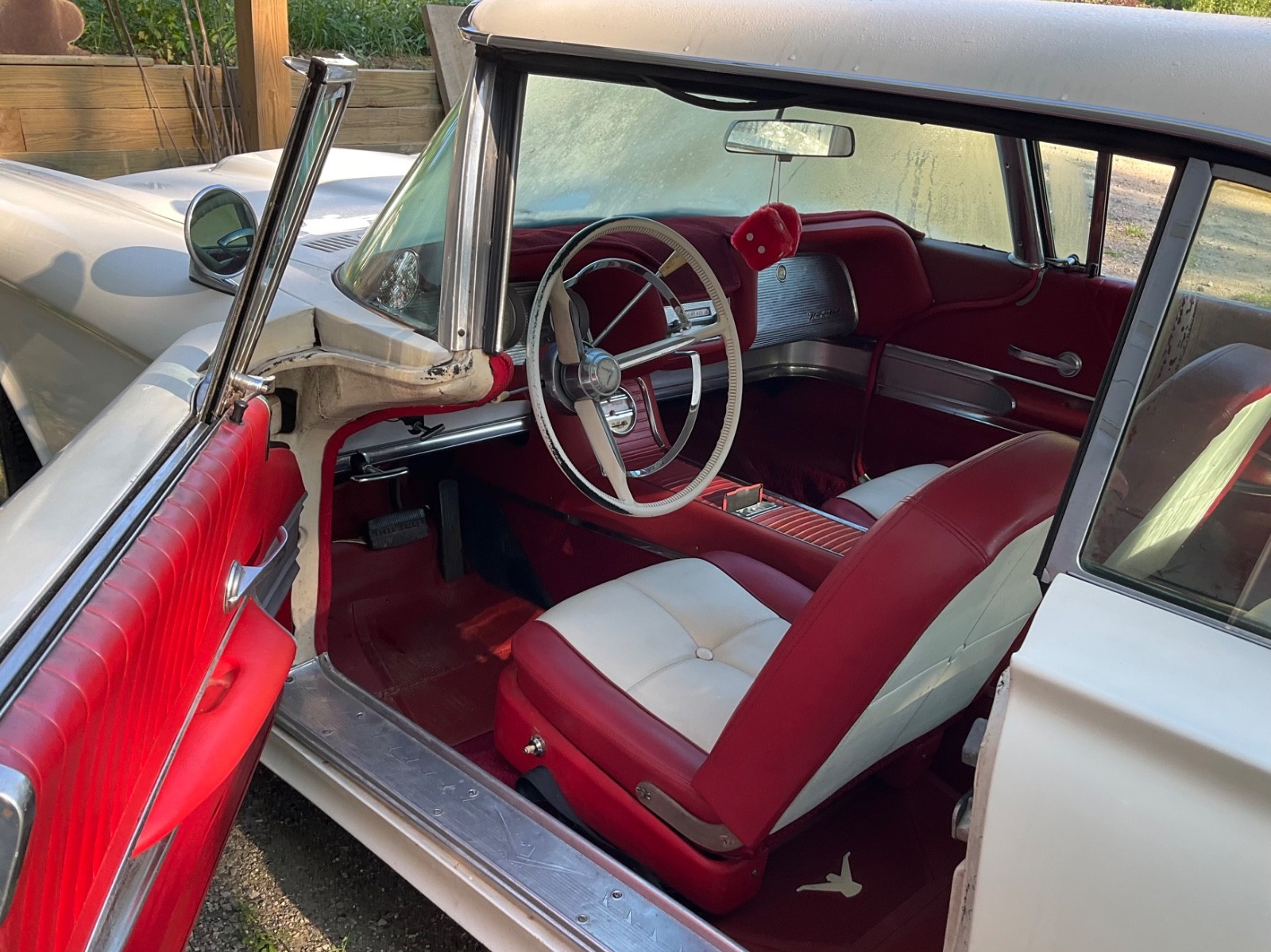 Ford-Thunderbird-1960-Coupe-3