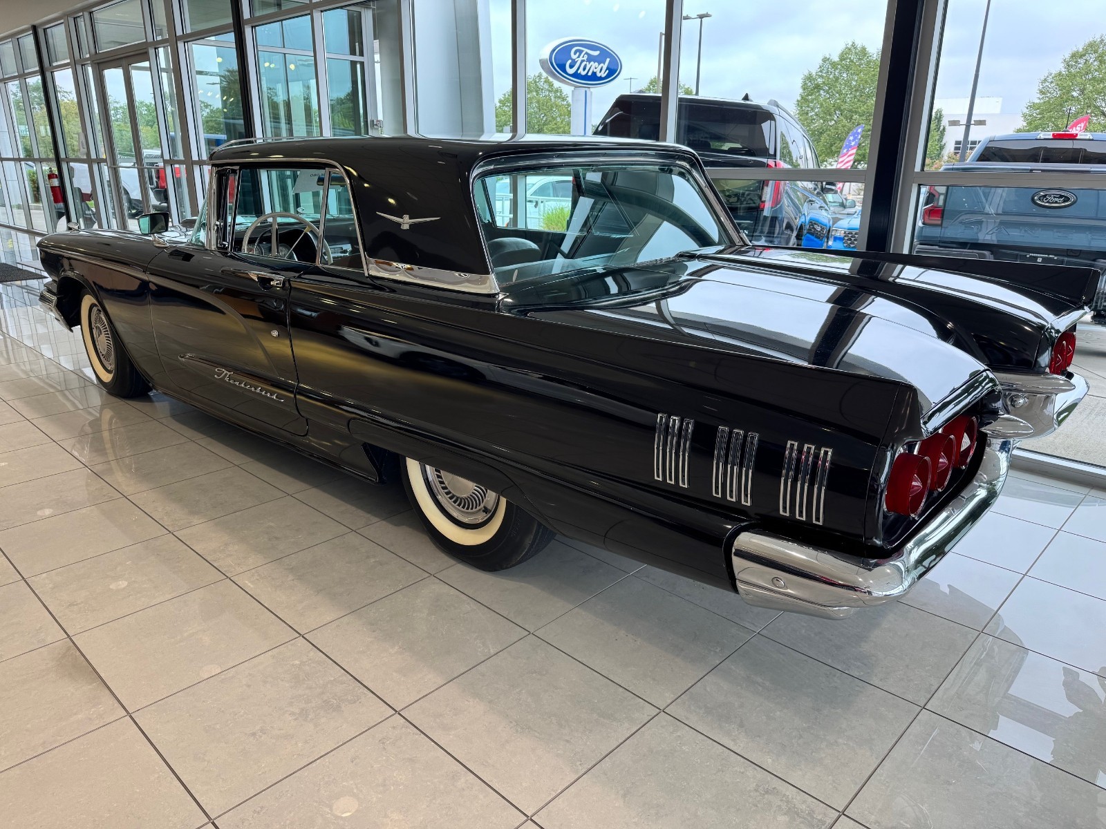 Ford-Thunderbird-1960-Coupe-5