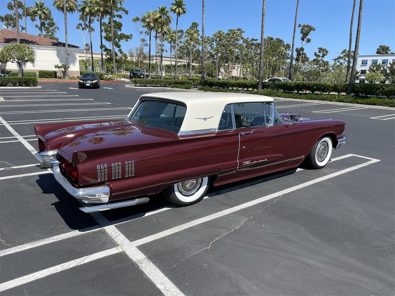 Ford-Thunderbird-1960-Red-Black-And-White-3